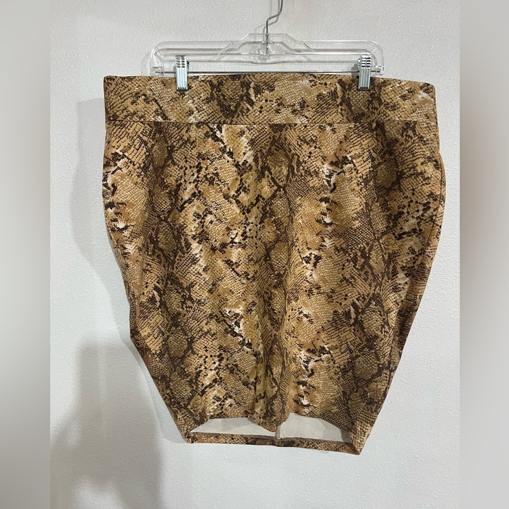 Torrid animal print pencil skirt career business last pick just to show fit NWT
